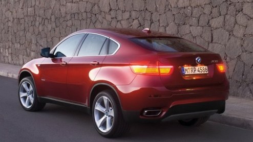 De nieuwe BMW X6 is een feit. We zagen deze auto als studiemodel in Frankfurt, maar nu is deze Sports Activity Coup een feit. Het verrassende design en de toepassing van turbomotoren maakt indruk.