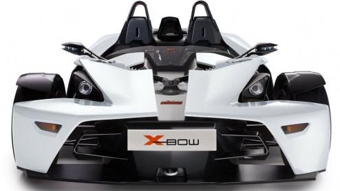 We hebben de KTM X-Bow als meer dan eens voorbij zien razen op beeld, en nu duikt hij weer op in het nieuws. Het motorfietsmerk showt deze maand voor de vierde keer hun trots, dit keer op de Autosport