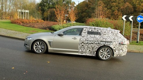 Het kan geen geheim meer zijn dat Jaguar aan een 'shooting brake' op basis van de XF werkt. De Britten hebben een twitteraccount in het leven geroepen en daarnaast zijn de eerste prototypes op de open