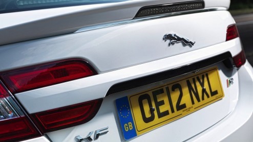 We kunnen ons voorstellen dat Jaguar XF-rijders een beetje jaloers zijn geworden op de extra snelle XKR-S uitvoering. Zou Jaguar ook 'hun' XF in een extra snelle versie op de markt brengen? Jazeker! I
