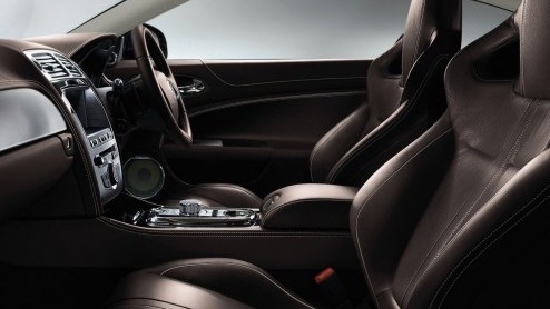 Nieuw bij Jaguar zijn de XK en XKR Special Edition, beide voorzien van een handgemaakt Artisan interieur met exclusieve stijlaccenten. Prijzen beginnen bij 151.115 euro.