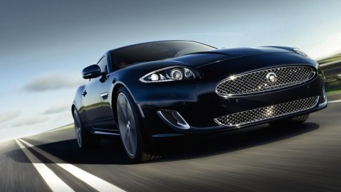 Nieuw bij Jaguar zijn de XK en XKR Special Edition, beide voorzien van een handgemaakt Artisan interieur met exclusieve stijlaccenten. Prijzen beginnen bij 151.115 euro.