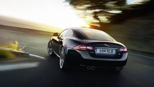 Nieuw bij Jaguar zijn de XK en XKR Special Edition, beide voorzien van een handgemaakt Artisan interieur met exclusieve stijlaccenten. Prijzen beginnen bij 151.115 euro.