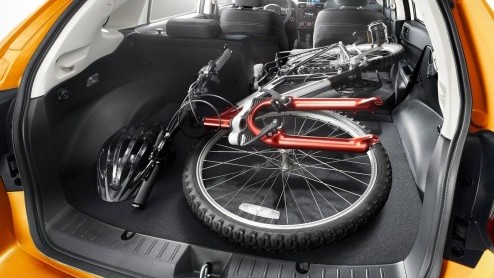 Subaru heeft op de IAA de nieuwe XV uit de hoed getoverd. De stoere Impreza wordt leverbaar met benzinemotoren en een diesel en belooft zijn ruige looks te combineren met rijplezier. Medio 2012 staat-