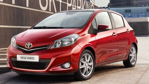 Toyota heeft de eerste fotos van de nieuwe Yaris de wereld rond gestuurd. De nieuweling komt vanaf het vierde kwartaal naar ons land, maar kan al medio juli worden besteld. Van de nieuwe Yaris komt o