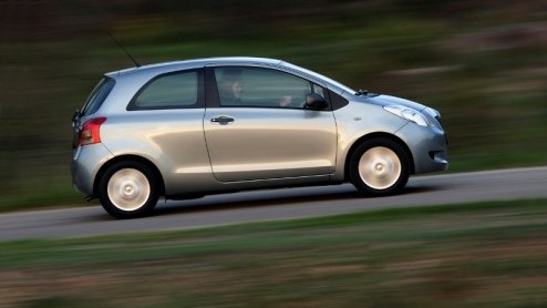 Toyota lanceert de Yaris+. De plus staat niet voor een grotere carosserie, maar voor een uitgebreide uitrusting voor een aantrekkelijke lagere prijs. De Yaris+ is verkrijgbaar vanaf 10.990 euro, als d