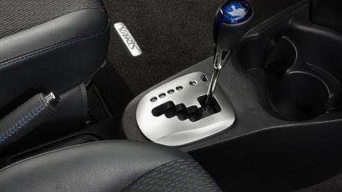 Terwijl we nu in eigen land kennismaken met de nieuwe Toyota Yaris hybride maakt de importeur alvast de definitieve prijzen bekend. De superzuinige Japanner wordt leverbaar in drie uitvoeringen vanaf 