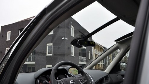 Over het algemeen hebben we te doen met vaders die veroordeeld zijn tot een MPV. Na een weekje sturen met de nieuwe Opel Zafira kunnen we onze mening toch iets bijstellen. De Zafira ziet er niet allee