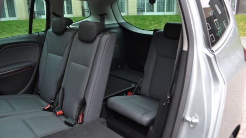 Over het algemeen hebben we te doen met vaders die veroordeeld zijn tot een MPV. Na een weekje sturen met de nieuwe Opel Zafira kunnen we onze mening toch iets bijstellen. De Zafira ziet er niet allee