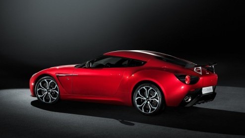 Aston Martin heeft designhuis een Vantage meegegeven met de opdracht: maak er iets speciaals van. Resultaat? De Aston Martin V12 Zagato, zoals hij later dit jaar in productie gaat.