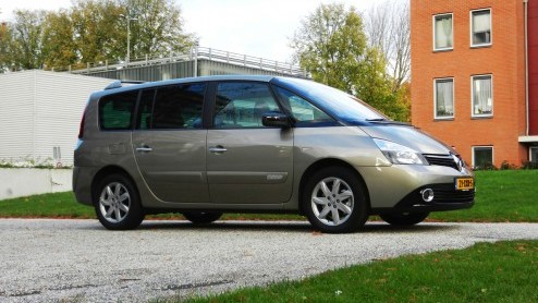 Het segment van de grote MPV's is de laatste jaren consistent; het aantal modellen is op n hand te tellen en daar verandert weinig in. De huidige generatie Renault Espace gaat na tien jaar de vierde