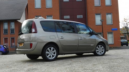 Het segment van de grote MPV's is de laatste jaren consistent; het aantal modellen is op n hand te tellen en daar verandert weinig in. De huidige generatie Renault Espace gaat na tien jaar de vierde