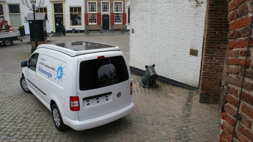 Volkswagen kan zijn gehele bedrijfswagenassortiment voorzien van een dak met zonnecellen. De koelcapaciteit is daarmee altijd gewaarborgd, ook als de motor stil staat.