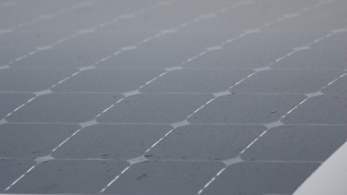 Volkswagen kan zijn gehele bedrijfswagenassortiment voorzien van een dak met zonnecellen. De koelcapaciteit is daarmee altijd gewaarborgd, ook als de motor stil staat.