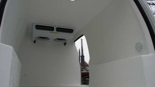 Volkswagen kan zijn gehele bedrijfswagenassortiment voorzien van een dak met zonnecellen. De koelcapaciteit is daarmee altijd gewaarborgd, ook als de motor stil staat.